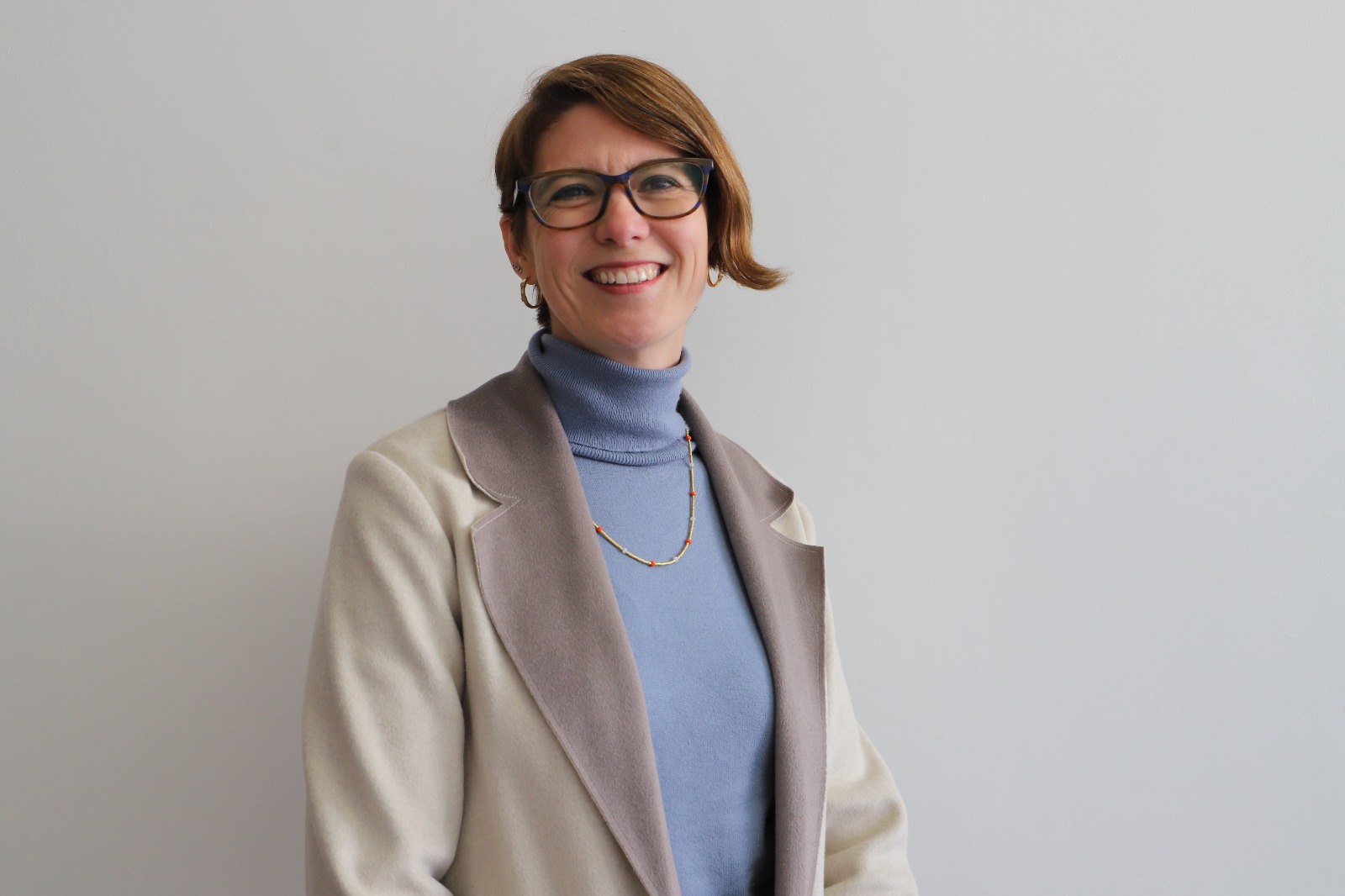 Adolescentes chilenos pasan entre 30 a 80 horas en internet, y solo en quinto lugar está su uso para aprendizaje